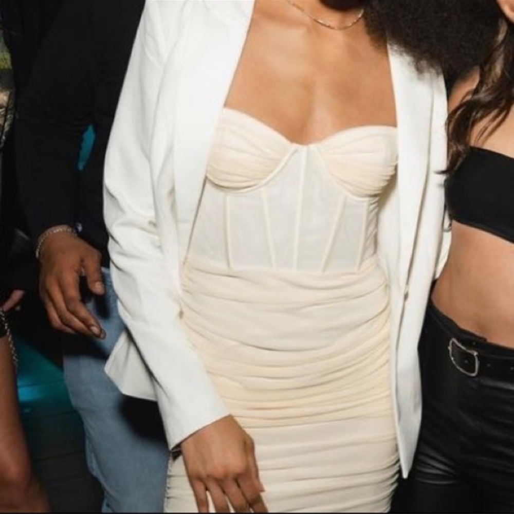 Oh Polly White Blazer - Fitted in kept in great condition. Only dry cleaned